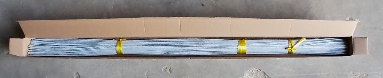 Estopim peixinho de 2,2 mm, em tiras de 1 metro. São três versões; a foto mostra uma delas.