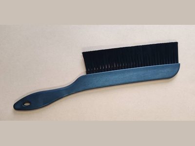 Static proof brush