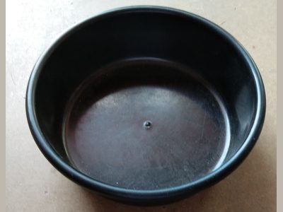 Static proof tray