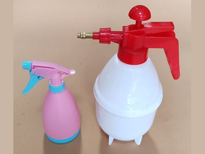 Water spray bottle